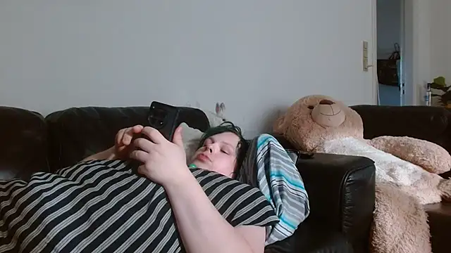 Snapshot of StarZ15 chatting on 02.16.25 StarZ15 online show from 02.16.25