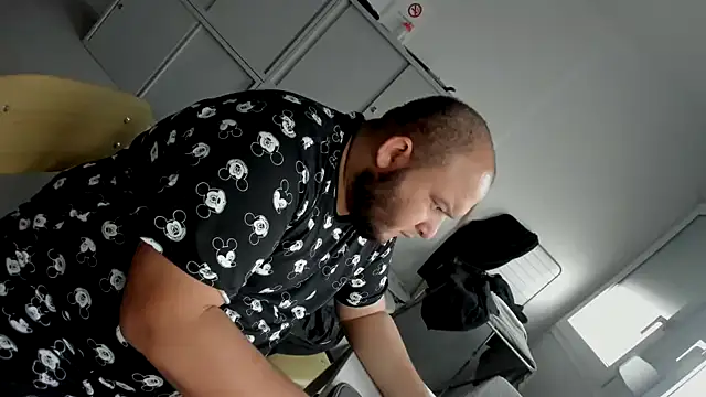 Snapshot of genderfluidco2 chatting on 01.19.25 genderfluidco2 online show from 01.19.25