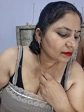 Snapshot of MOM-SUN-COUPLE chatting on 03.15.25 MOM-SUN-COUPLE online show from 03.15.25