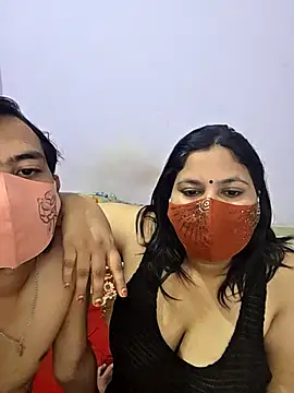 Snapshot of MOM-SUN-COUPLE chatting on 09.09.25 MOM-SUN-COUPLE online show from 09.09.25