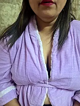 Snapshot of MOM-SUN-COUPLE chatting on 04.04.26 MOM-SUN-COUPLE online show from 04.04.26