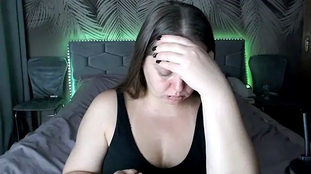 uliastar online show from 10.22.25