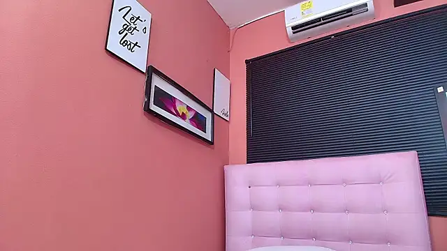 kinkylittlegirll online show from 12.12.24