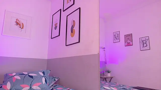 kinkylittlegirll online show from 04.04.26