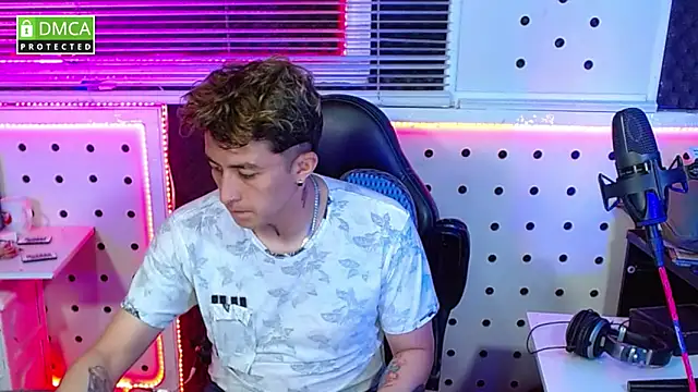 Darko0717 online show from 10.14.25