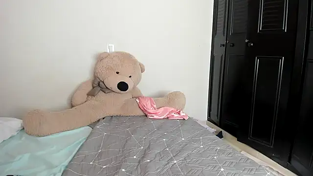 Snapshot of AnitaGomez_ chatting on 11.17.25 AnitaGomez online show from 11.17.25