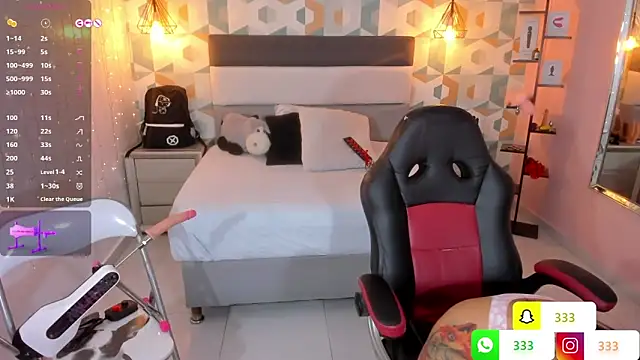 Snapshot of LIA_ROUX1 chatting on 02.07.25 LIA ROUX1 online show from 02.07.25