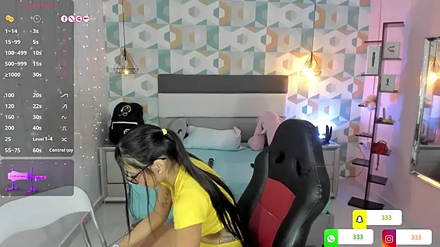 Snapshot of LIA_ROUX1 chatting on 03.04.25 LIA ROUX1 online show from 03.04.25