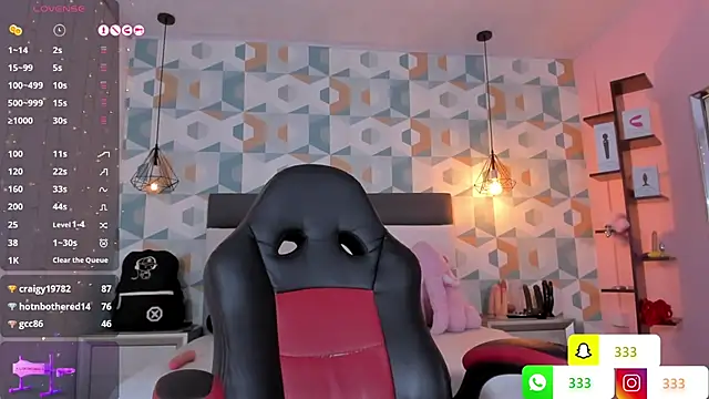 Snapshot of LIA_ROUX1 chatting on 03.10.25 LIA ROUX1 online show from 03.10.25