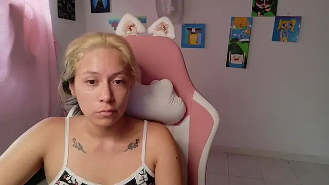 Snapshot of MommyMiaWs chatting on 02.10.26 MommyMiaWs online show from 02.10.26