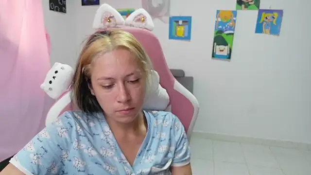 Snapshot of MommyMiaWs chatting on 02.12.26 MommyMiaWs online show from 02.12.26