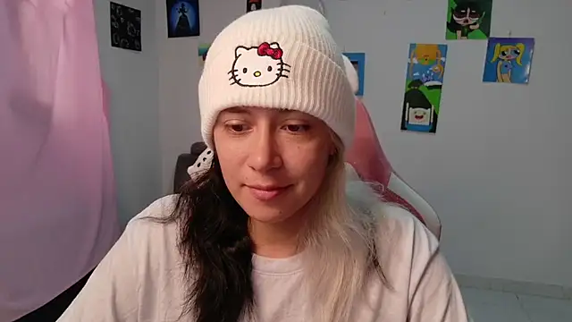 Snapshot of MommyMiaWs chatting on 02.17.26 MommyMiaWs online show from 02.17.26