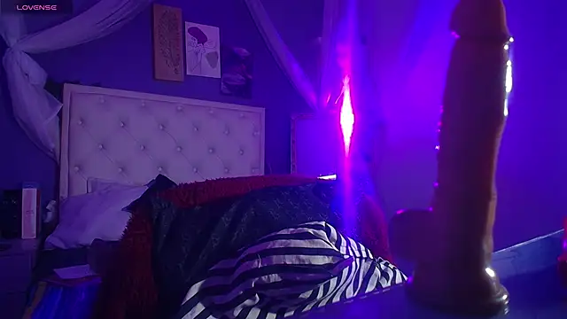 samanthaanderson  online show from 12.13.24