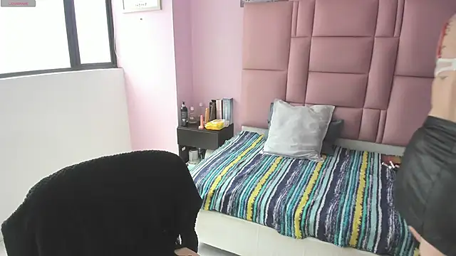 samanthaanderson  online show from 02.15.25