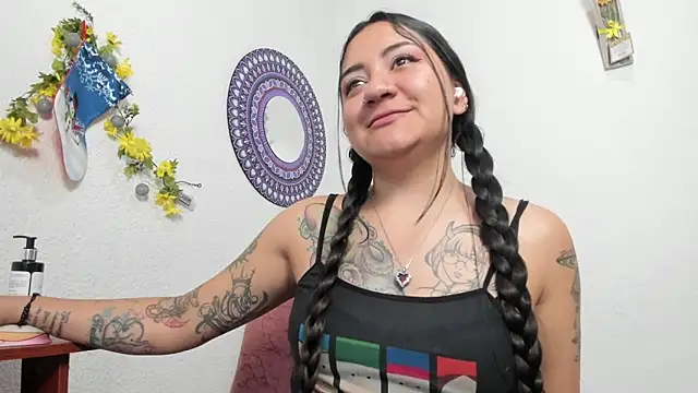 Snapshot of Hanna_moore1 chatting on 12.16.24 Hanna moore1 online show from 12.16.24