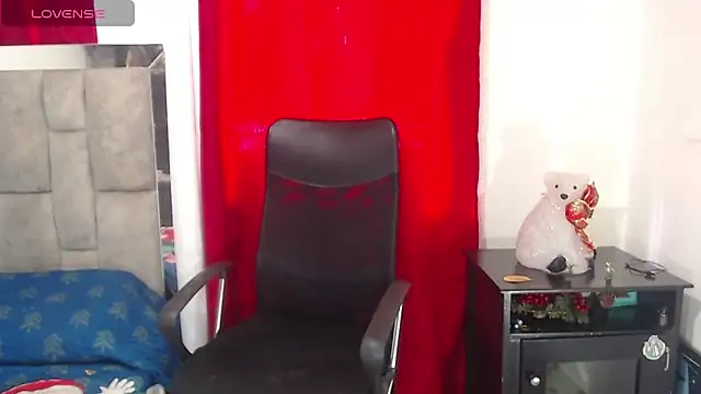 Snapshot of cinthya_walker1 chatting on 12.19.25 cinthya walker1 online show from 12.19.25