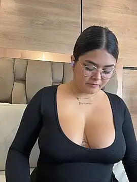 Snapshot of im_mou_ chatting on 02.04.26 im mou online show from 02.04.26