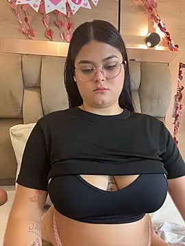 Snapshot of im_mou_ chatting on 02.10.26 im mou online show from 02.10.26