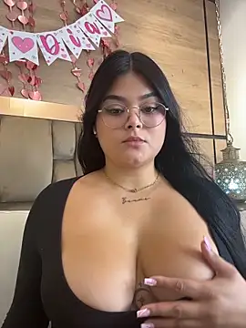 Snapshot of im_mou_ chatting on 02.12.26 im mou online show from 02.12.26