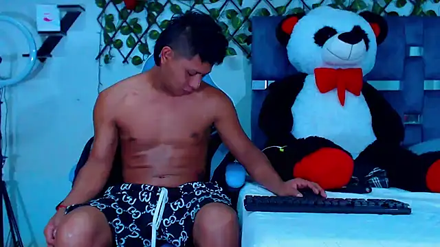 Snapshot of Hakim_prettynigg chatting on 11.07.25 Hakim prettynigg online show from 11.07.25