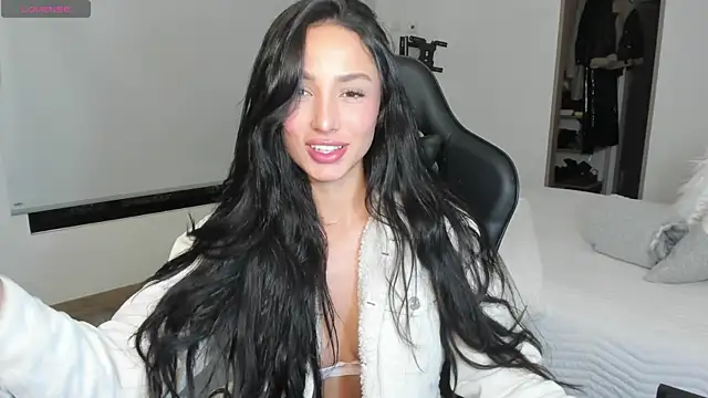 EvaMoet online show from 03.05.25