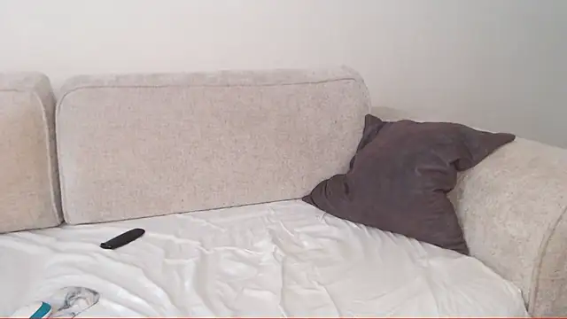 Mia Roxie online show from 10.18.25