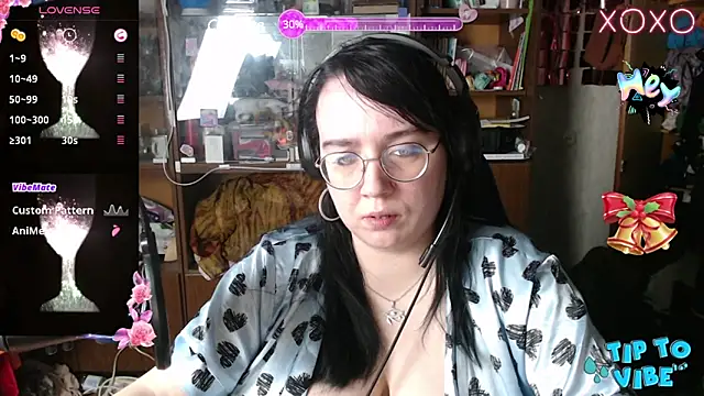 Snapshot of LeonaHarrison chatting on 01.28.25 LeonaHarrison online show from 01.28.25