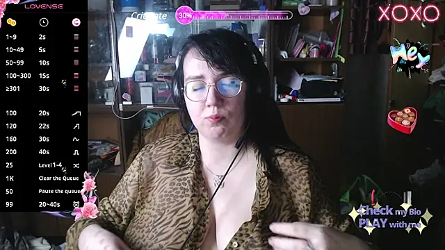 Snapshot of LeonaHarrison chatting on 03.09.25 LeonaHarrison online show from 03.09.25