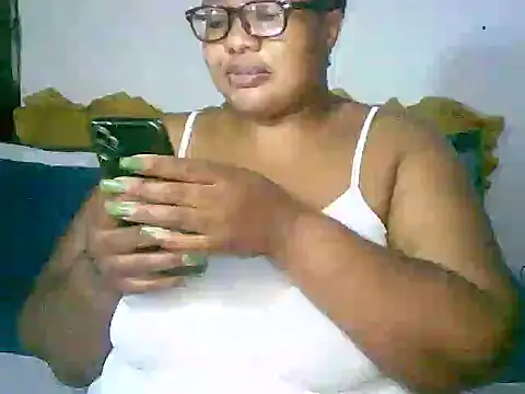 Snapshot of YELLOW_BONE chatting on 05.14.26 YELLOW BONE online show from 05.14.26