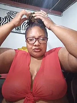 Snapshot of YELLOW_BONE chatting on 05.15.26 YELLOW BONE online show from 05.15.26