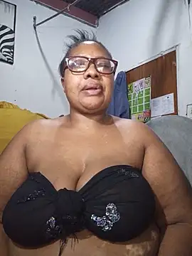 Snapshot of YELLOW_BONE chatting on 06.12.26 YELLOW BONE online show from 06.12.26