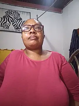 Snapshot of YELLOW_BONE chatting on 06.18.26 YELLOW BONE online show from 06.18.26