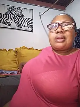 Snapshot of YELLOW_BONE chatting on 06.20.26 YELLOW BONE online show from 06.20.26