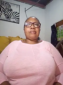 Snapshot of YELLOW_BONE chatting on 06.22.26 YELLOW BONE online show from 06.22.26