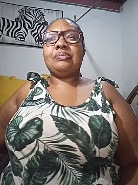 Snapshot of YELLOW_BONE chatting on 06.23.26 YELLOW BONE online show from 06.23.26