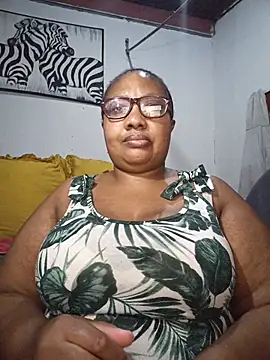 Snapshot of YELLOW_BONE chatting on 06.24.26 YELLOW BONE online show from 06.24.26