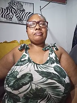 Snapshot of YELLOW_BONE chatting on 06.27.26 YELLOW BONE online show from 06.27.26