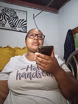 Snapshot of YELLOW_BONE chatting on 06.29.26 YELLOW BONE online show from 06.29.26