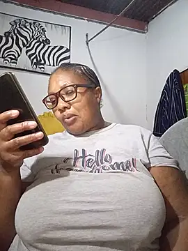 Snapshot of YELLOW_BONE chatting on 06.30.26 YELLOW BONE online show from 06.30.26