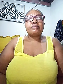 Snapshot of YELLOW_BONE chatting on 07.04.26 YELLOW BONE online show from 07.04.26