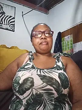 Snapshot of YELLOW_BONE chatting on 07.20.26 YELLOW BONE online show from 07.20.26