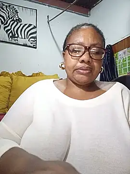 Snapshot of YELLOW_BONE chatting on 07.21.26 YELLOW BONE online show from 07.21.26