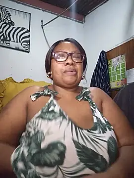 Snapshot of YELLOW_BONE chatting on 07.23.26 YELLOW BONE online show from 07.23.26