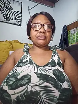Snapshot of YELLOW_BONE chatting on 07.24.26 YELLOW BONE online show from 07.24.26
