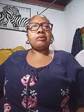 Snapshot of YELLOW_BONE chatting on 08.02.26 YELLOW BONE online show from 08.02.26