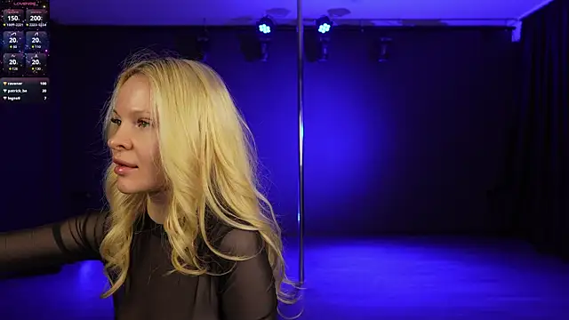 Snapshot of Masha_2002 chatting on 05.10.26 Masha 2002 online show from 05.10.26