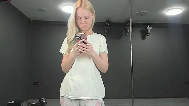 Snapshot of Masha_2002 chatting on 05.24.26 Masha 2002 online show from 05.24.26