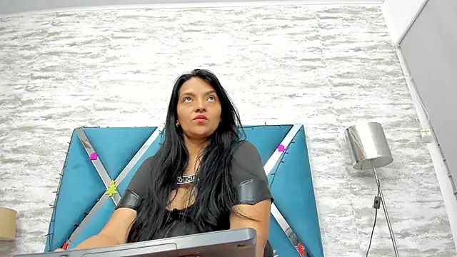 Snapshot of veronica_salas chatting on 12.23.24 veronica salas online show from 12.23.24