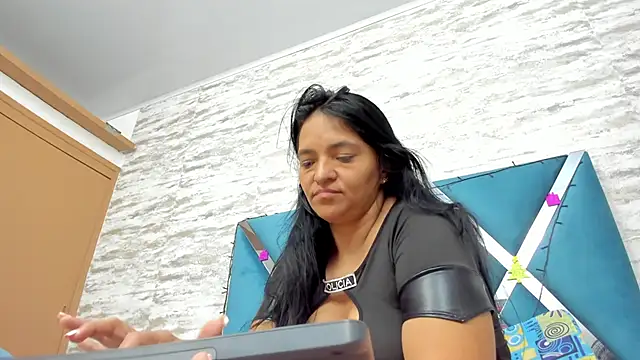 Snapshot of veronica_salas chatting on 12.23.24 veronica salas online show from 12.23.24