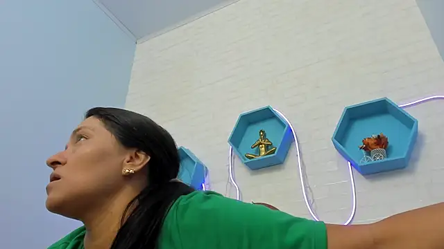 Snapshot of veronica_salas chatting on 12.29.24 veronica salas online show from 12.29.24